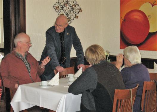 Vorsitzender führt doch wohl keine ernsten Gespräche?