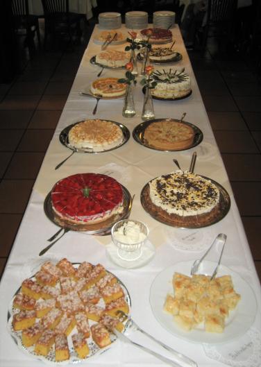 Der Torten- Kuchentisch ist fertig!!!