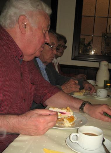 Hans Hagedorn lässt es sich schmecken.