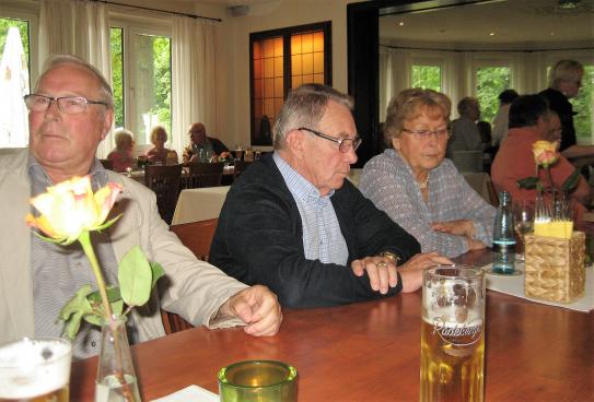 so ist das richtig, man soll sich unterhalten