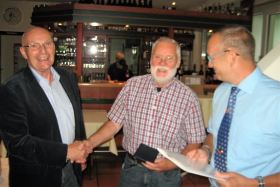 Plakette für 20 Jahre Mandatstätigkeit SF a. D. Johann-Heinrich Tohoff