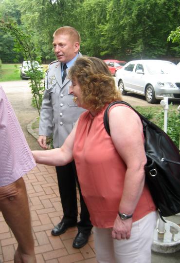 Unser Bezirksvorsitzender SF Gerd Dombrowski mit Gattin trifft ein