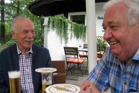 Hans Hagedorn und Jochen Wiltfang haben viel zu erzählen.