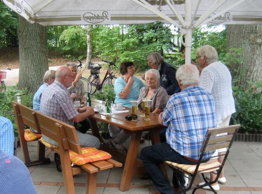 Der Biergarten wird langsam voll