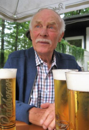 Jochen mit Girlande?
