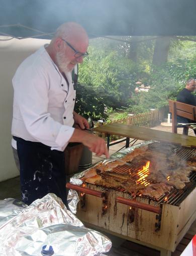 Nun geht es los!Uwe hat angeheizt.