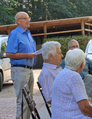 Vorsitzender begrüßt alle Anwesende