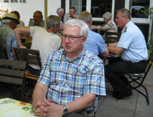General Freers fühlt sich wohl im Kreise unserer Kameraden