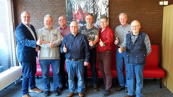 Unser neuer Vorstand: (Wahlleiter SF a. D. Hannes Dreier), v.l.n.r. SF a.D. Hans Bohnhof, SF a. D., OSF d. R. Uwe Stark, OSF a. D. Uwe Mietz, OSF a. D. Eduard von Eulenburg, SF a. D. Carsten Kahle,H a.D. Jürgen Meyer, SF a.D. Ronald Schreiber